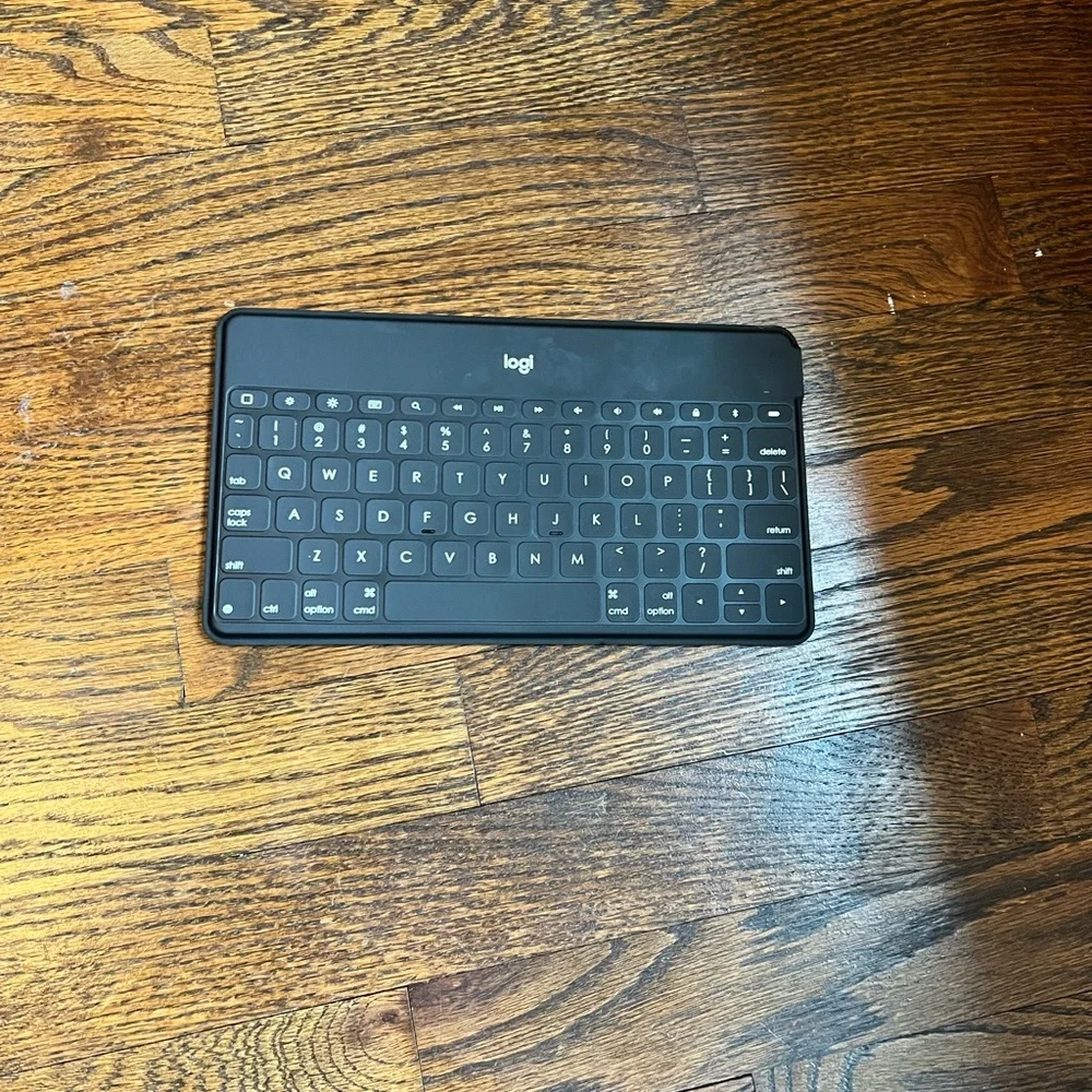 Logitech Keys-To-Go Wireless Keyboard - Black - Picture 3 of 4